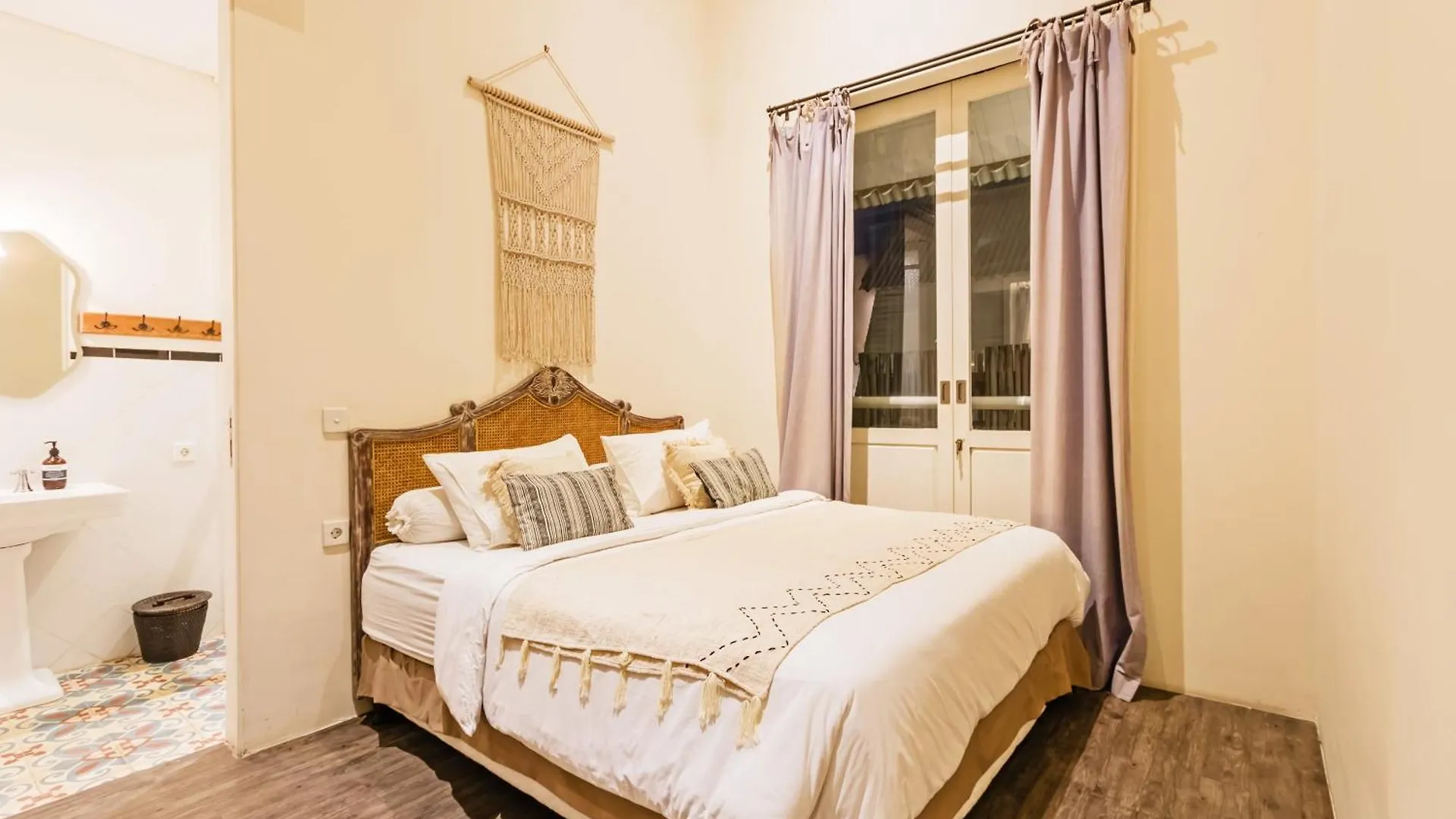 3Br Modern And Luxury Villa Berawa Canggu