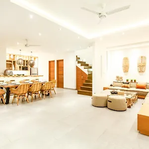 Villa Seaside Haven Charming 4br Villa, 5 Min To, Canggu (Bali)